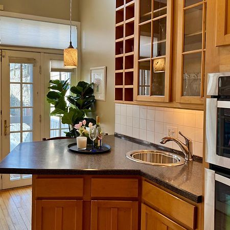 3 Bedroom Spacious Home In Ideal Location W Free Parking Back Yard Pets Welcome Chicago Ngoại thất bức ảnh