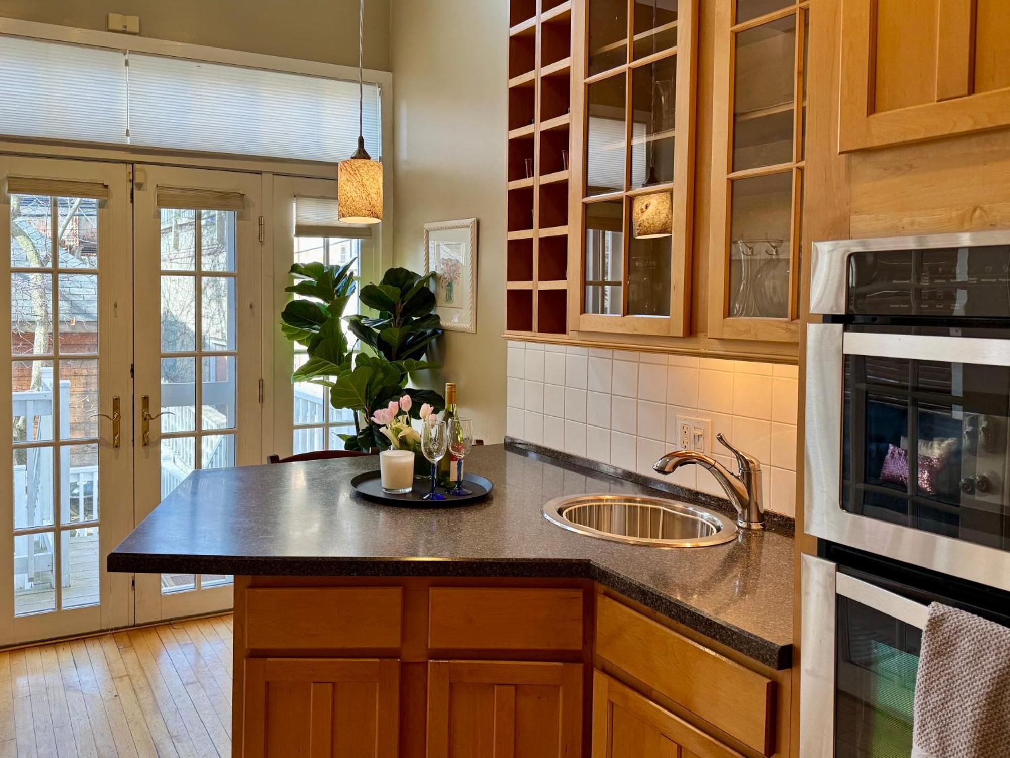 3 Bedroom Spacious Home In Ideal Location W Free Parking Back Yard Pets Welcome Chicago Ngoại thất bức ảnh