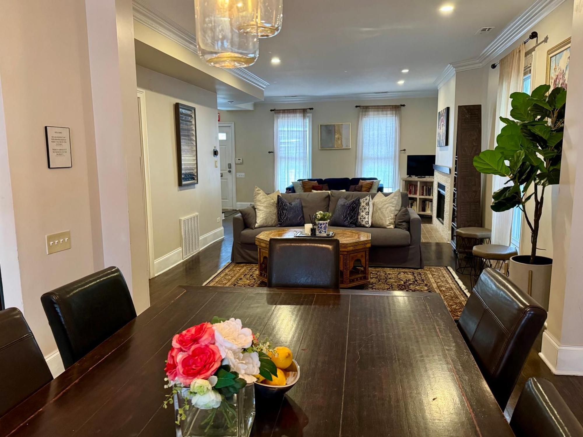 3 Bedroom Spacious Home In Ideal Location W Free Parking Back Yard Pets Welcome Chicago Ngoại thất bức ảnh