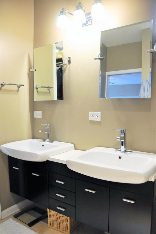 3 Bedroom Spacious Home In Ideal Location W Free Parking Back Yard Pets Welcome Chicago Ngoại thất bức ảnh