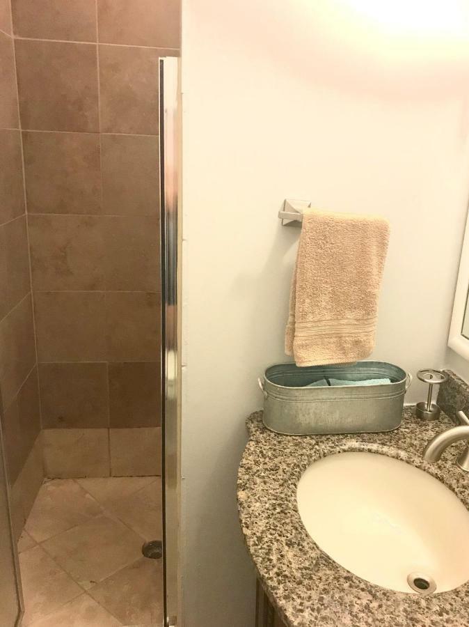3 Bedroom Spacious Home In Ideal Location W Free Parking Back Yard Pets Welcome Chicago Ngoại thất bức ảnh
